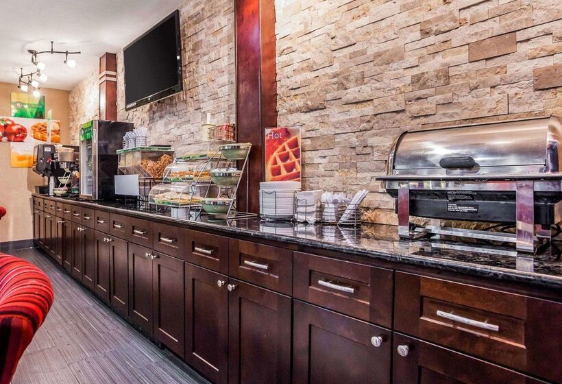 호텔 Quality Inn & Suites Des Moines Airport