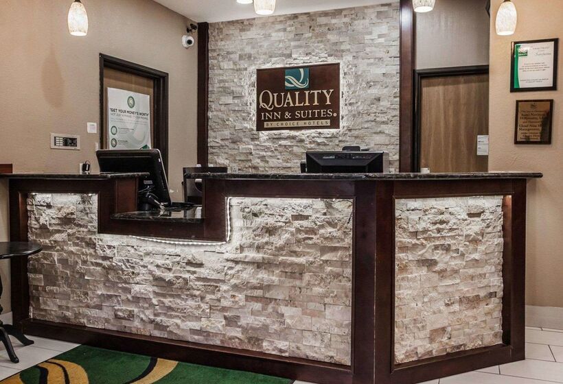 호텔 Quality Inn & Suites Des Moines Airport