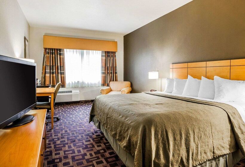 هتل Quality Inn & Suites Des Moines Airport