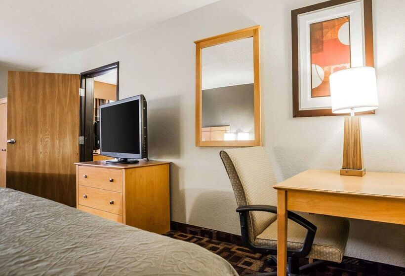호텔 Quality Inn & Suites Des Moines Airport