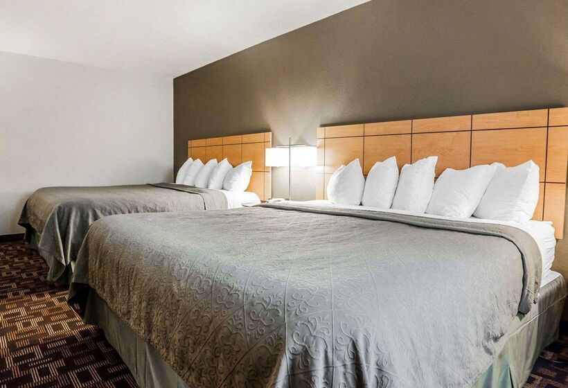 호텔 Quality Inn & Suites Des Moines Airport