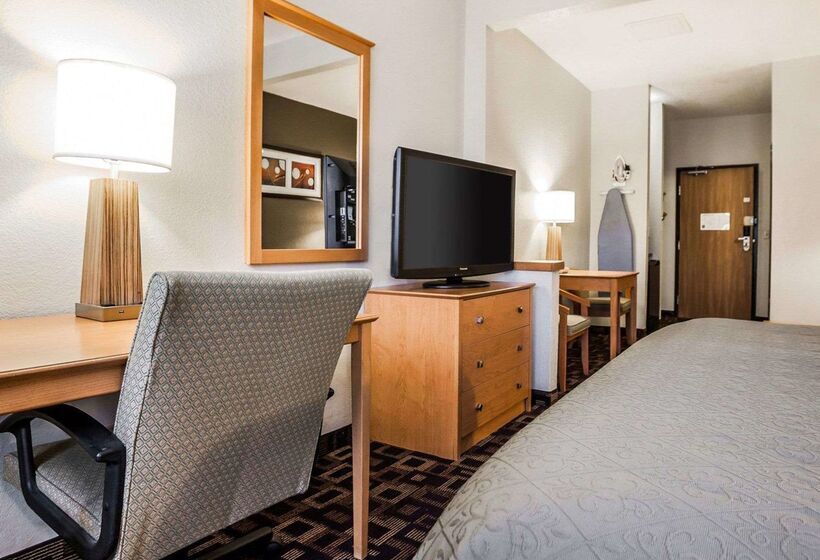 هتل Quality Inn & Suites Des Moines Airport