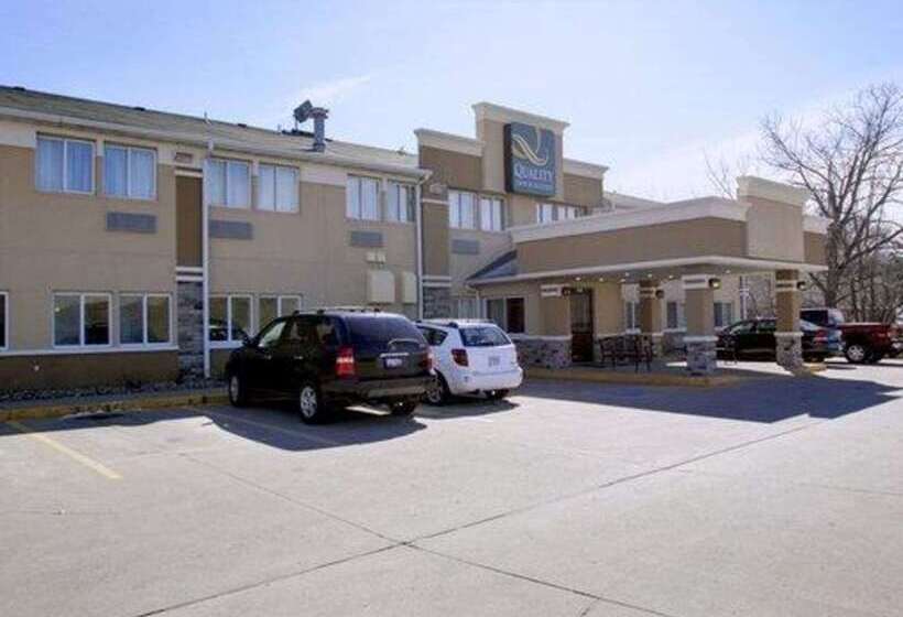 هتل Quality Inn & Suites Des Moines Airport