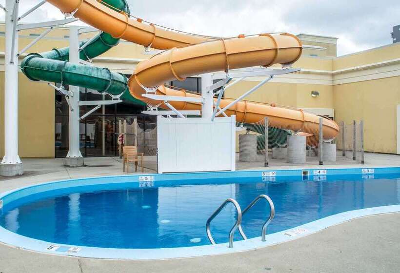 فندق Quality Inn & Suites Palm Island Indoor Waterpark
