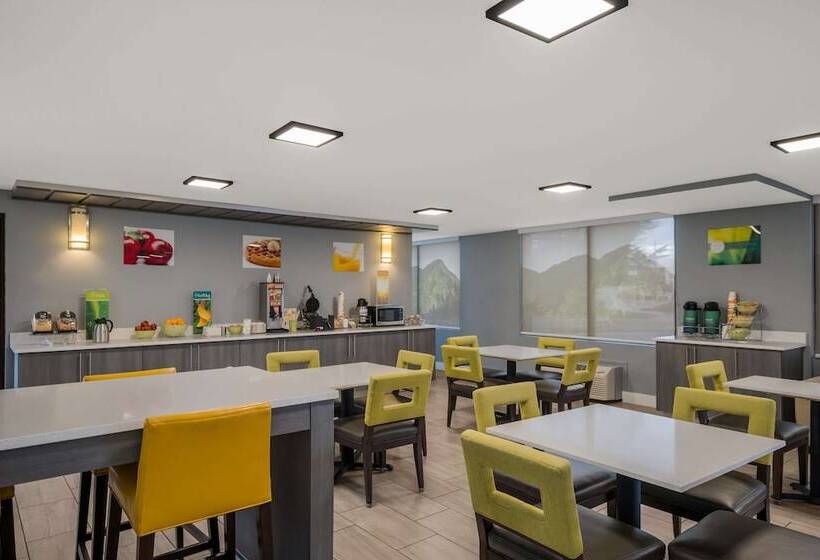 בית מלון כפרי Quality Inn Asheville Airport