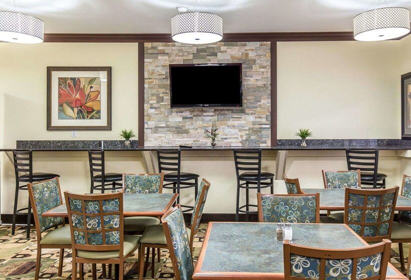 בית מלון כפרי Quality Inn At Collins Road  Cedar Rapids