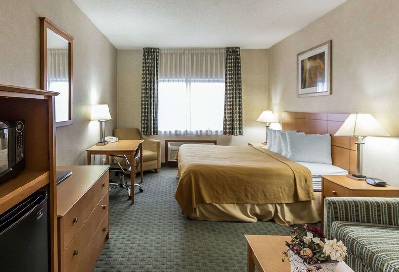 בית מלון כפרי Quality Inn At Collins Road  Cedar Rapids