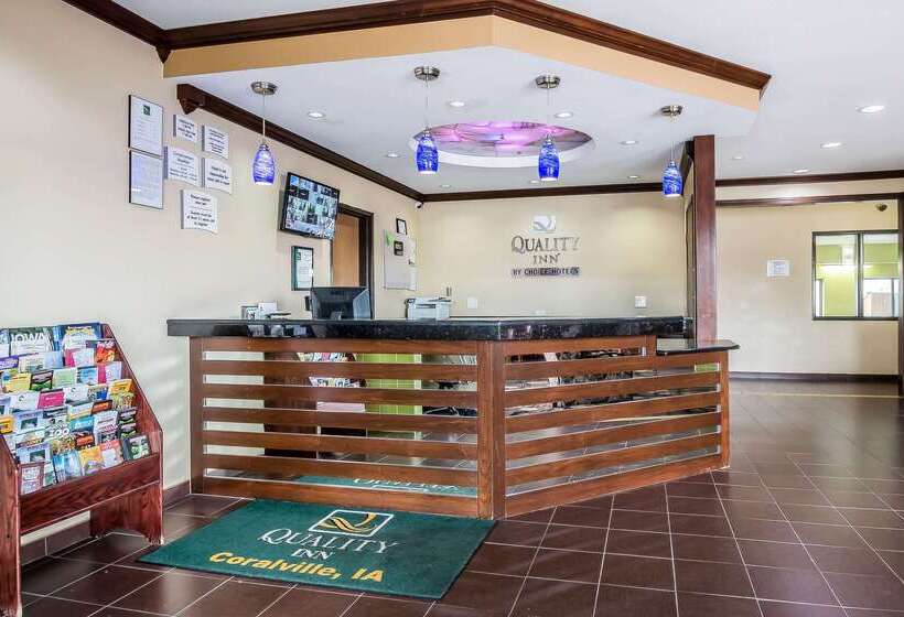 בית מלון כפרי Quality Inn Coralville   Iowa River Landing