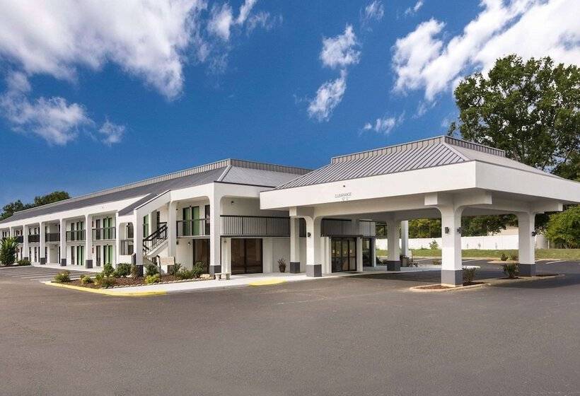 فندق Quality Inn