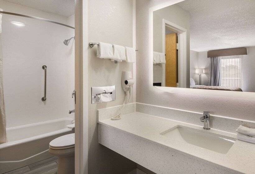 فندق Quality Inn