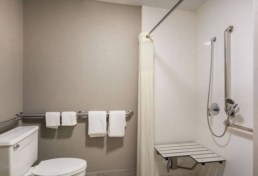 فندق Quality Inn