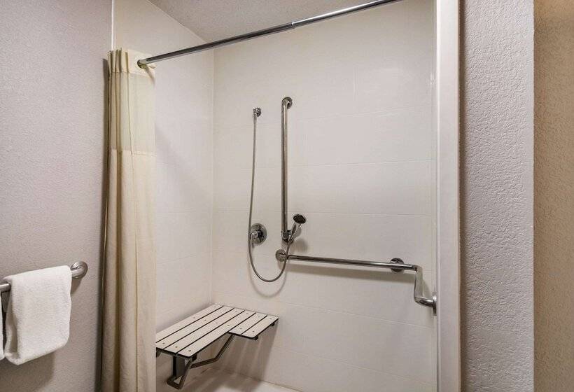 فندق Quality Inn