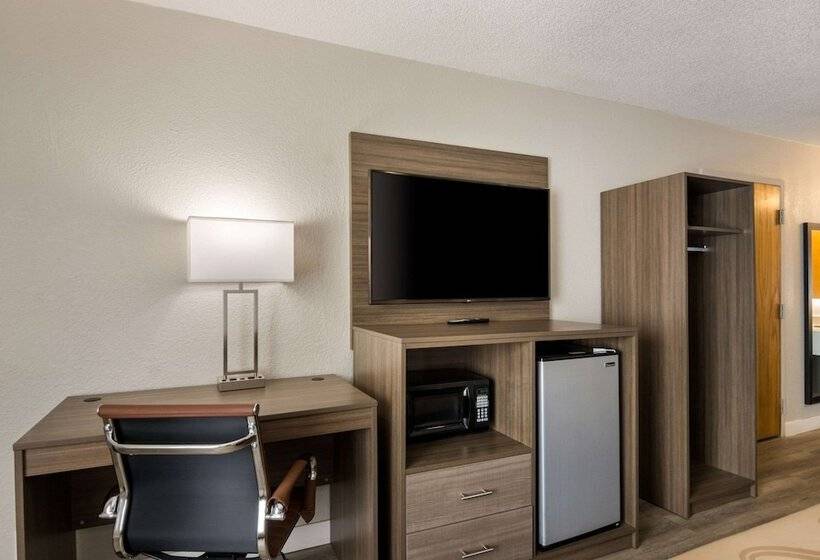 فندق Quality Inn