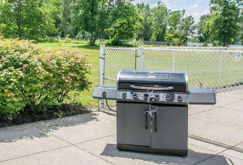 هتل Quality Inn Geneseo