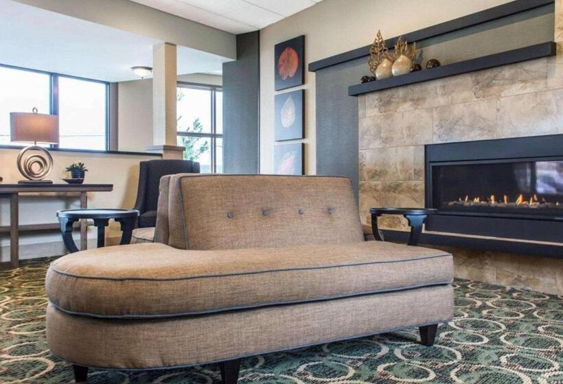 هتل Quality Inn Geneseo