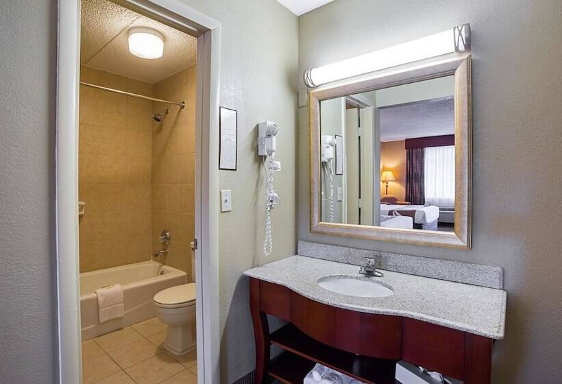 فندق Quality Inn