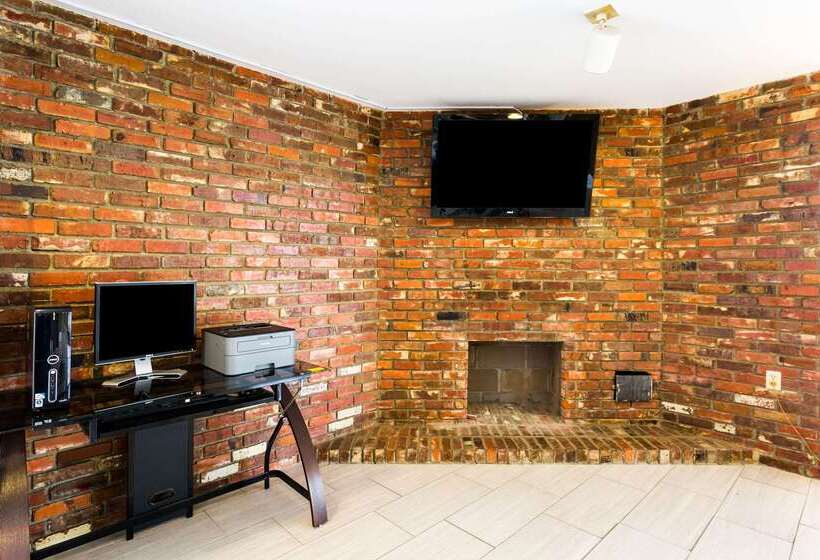 Отель Quality Inn Indianola