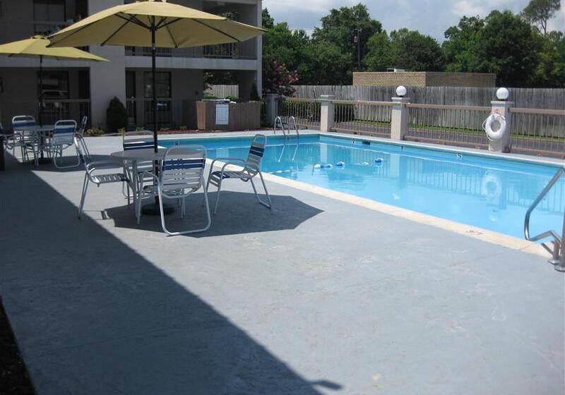 Отель Quality Inn Indianola