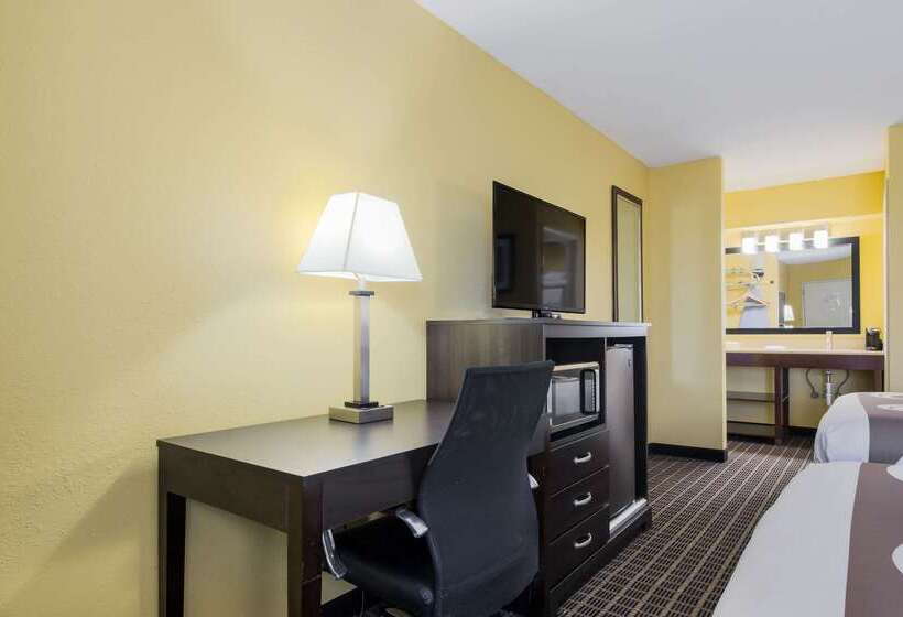 Отель Quality Inn