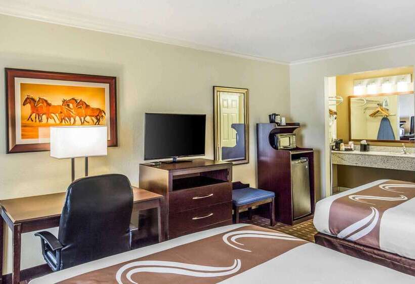 בית מלון כפרי Quality Inn & Suites