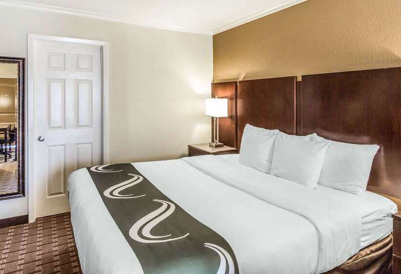 בית מלון כפרי Quality Inn & Suites
