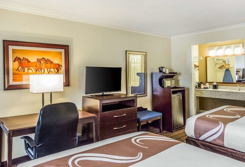 בית מלון כפרי Quality Inn & Suites
