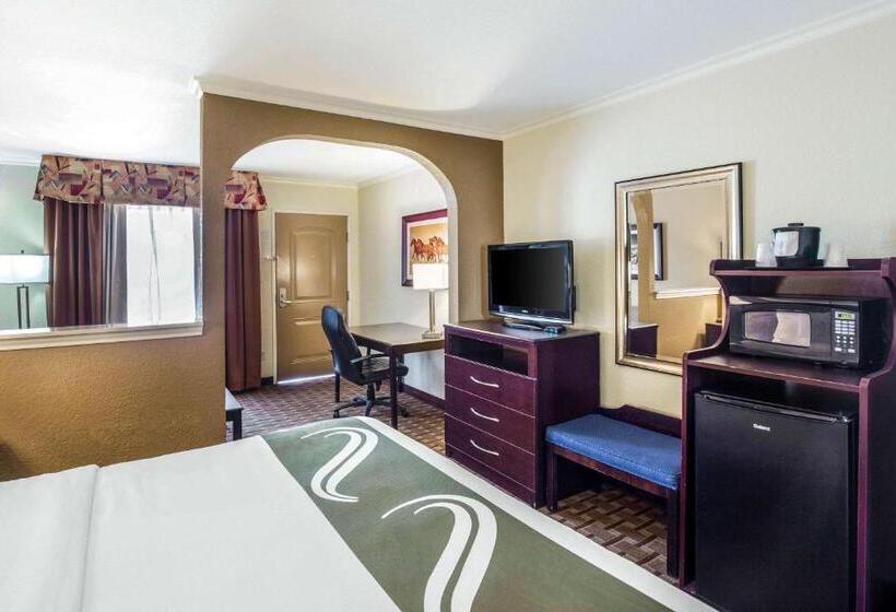 בית מלון כפרי Quality Inn & Suites