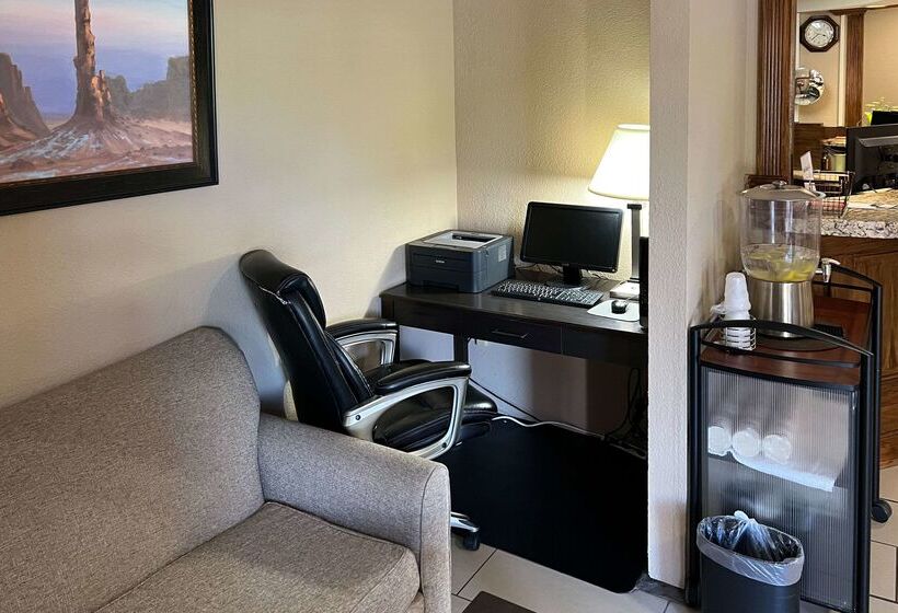 هتل Quality Inn & Suites Farmington