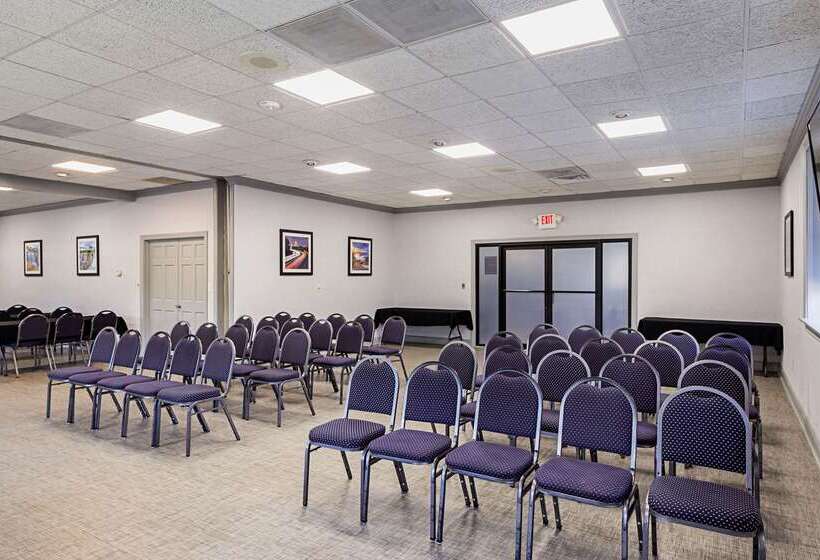 בית מלון כפרי Quality Inn & Suites Greenville   Haywood Mall