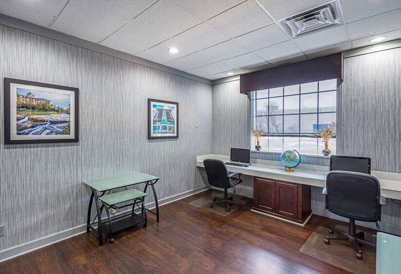 בית מלון כפרי Quality Inn & Suites Greenville   Haywood Mall