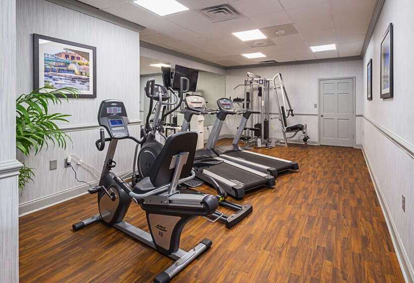 בית מלון כפרי Quality Inn & Suites Greenville   Haywood Mall