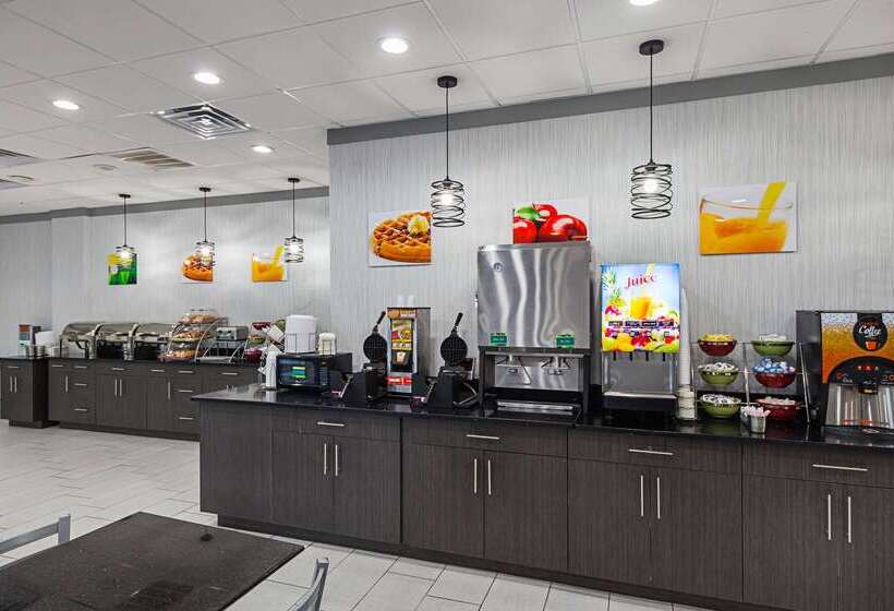 בית מלון כפרי Quality Inn & Suites Greenville   Haywood Mall