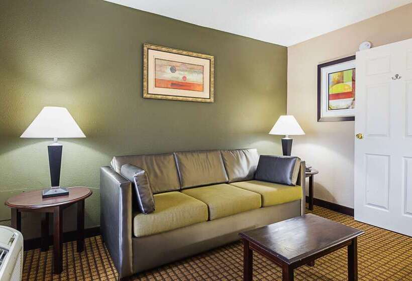בית מלון כפרי Quality Inn & Suites Greenville   Haywood Mall