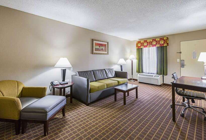 בית מלון כפרי Quality Inn & Suites Greenville   Haywood Mall