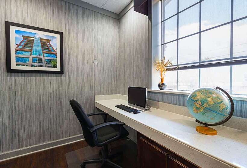 בית מלון כפרי Quality Inn & Suites Greenville   Haywood Mall