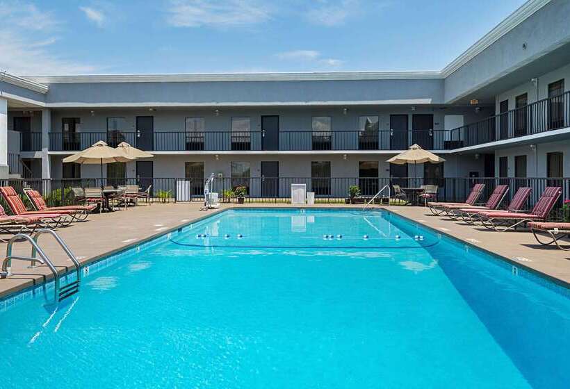 בית מלון כפרי Quality Inn & Suites Greenville   Haywood Mall