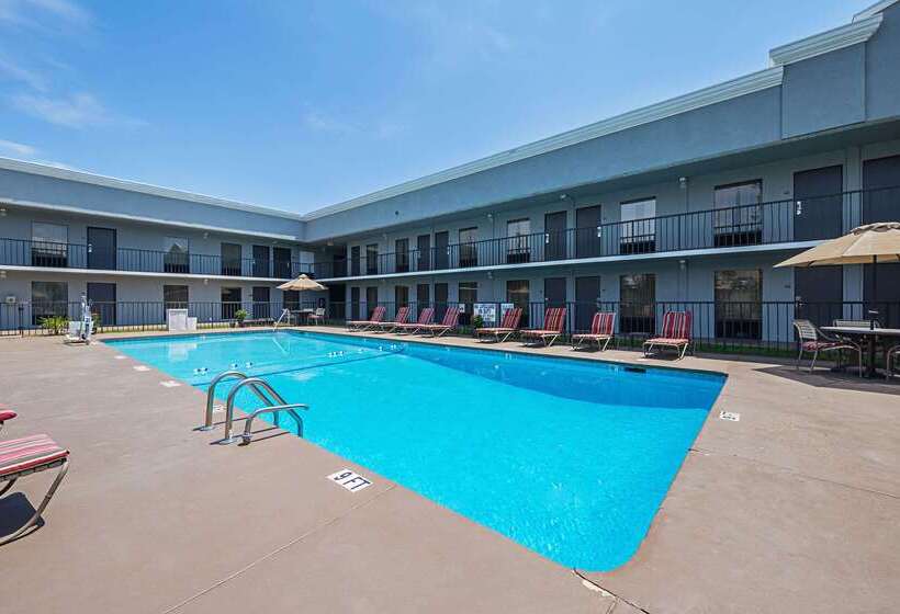 בית מלון כפרי Quality Inn & Suites Greenville   Haywood Mall