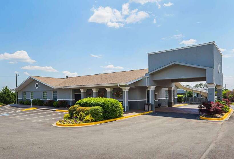 בית מלון כפרי Quality Inn & Suites Greenville   Haywood Mall