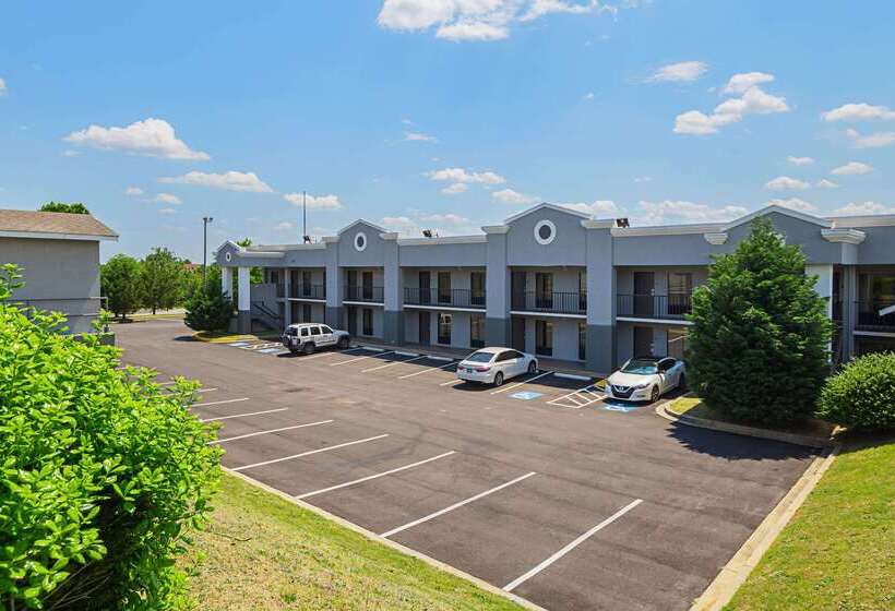 בית מלון כפרי Quality Inn & Suites Greenville   Haywood Mall