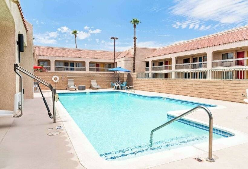 בית מלון כפרי Signature Inn Indio I 10