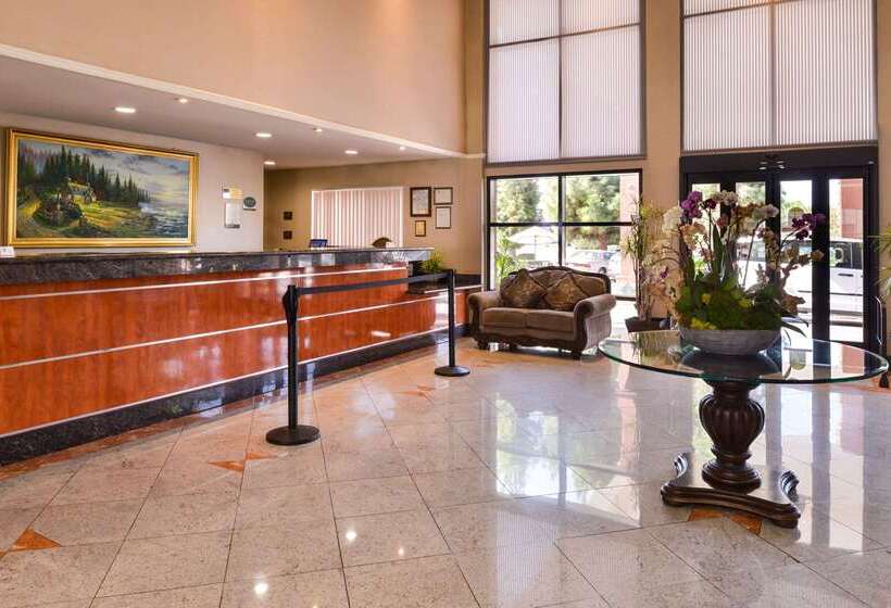 Отель Quality Inn & Suites Walnut City Of Industry