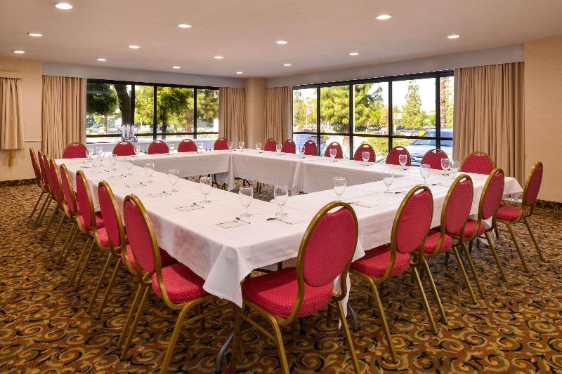 Отель Quality Inn & Suites Walnut City Of Industry