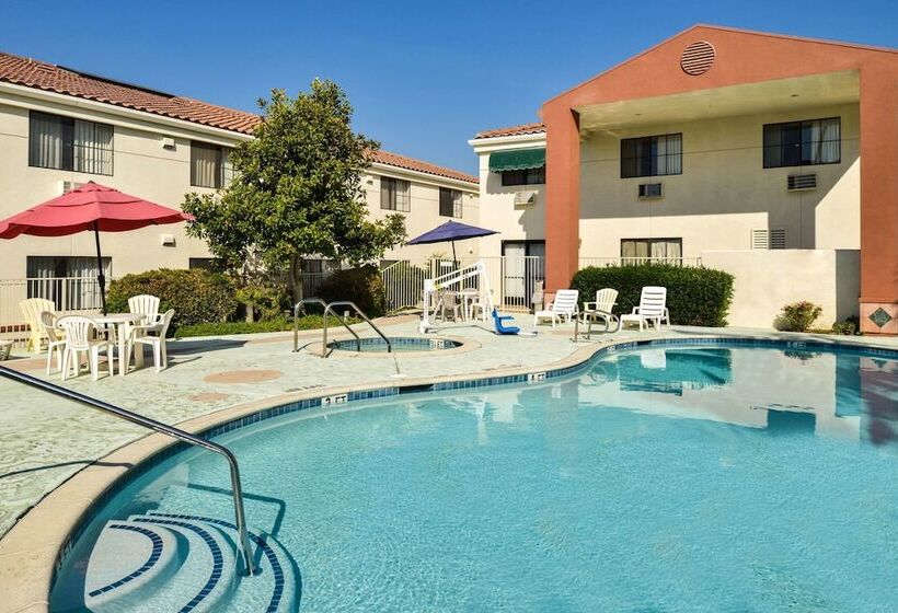 Отель Quality Inn & Suites Walnut City Of Industry