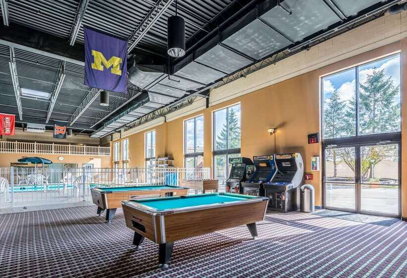 호텔 Quality Inn University Lansing