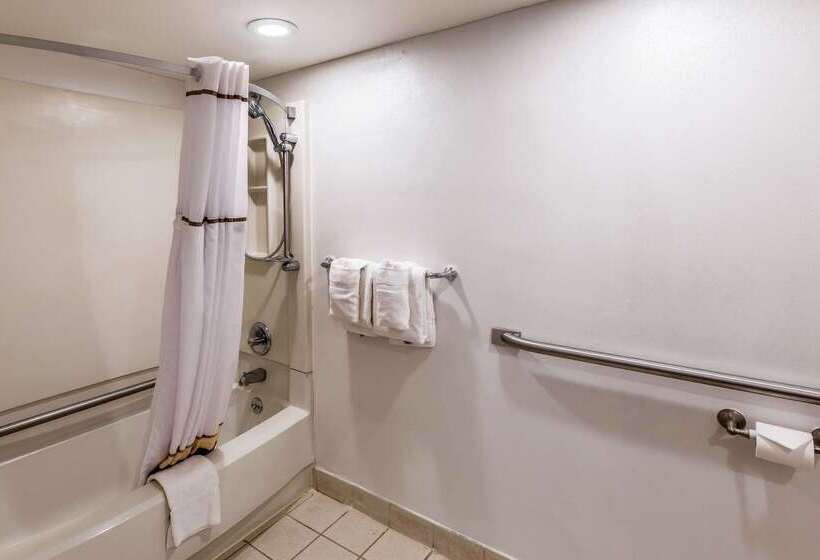 호텔 Quality Inn University Lansing