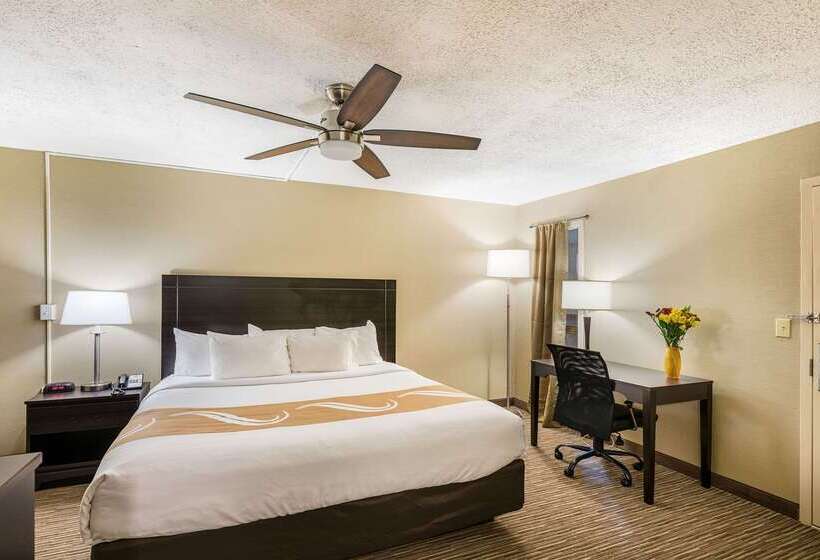 호텔 Quality Inn University Lansing