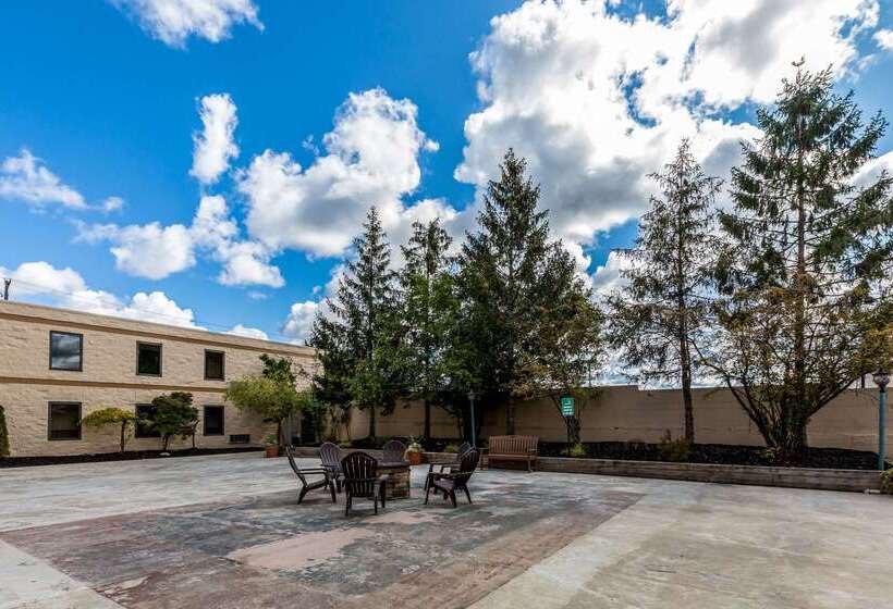 호텔 Quality Inn University Lansing