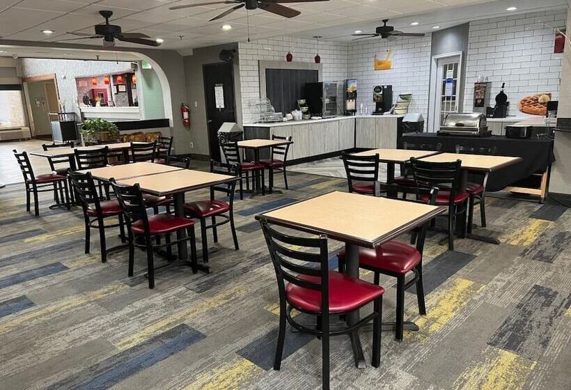 Отель Quality Suites Altavista   Lynchburg South