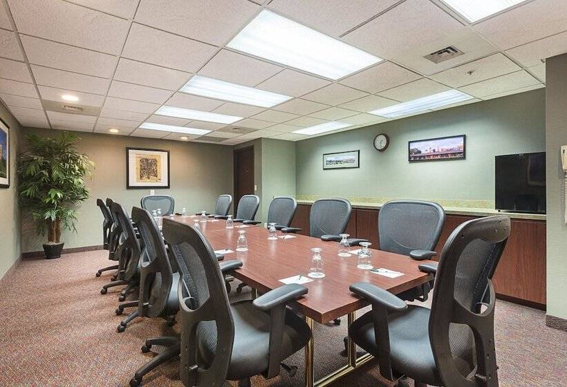 فندق Quality Suites