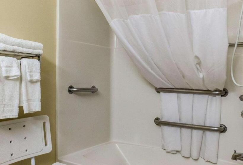 호텔 Quality Suites Near West Acres